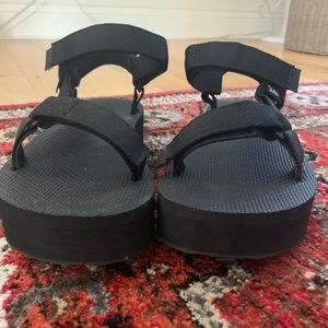 Teva Women's Flatform Universal Sandal 8